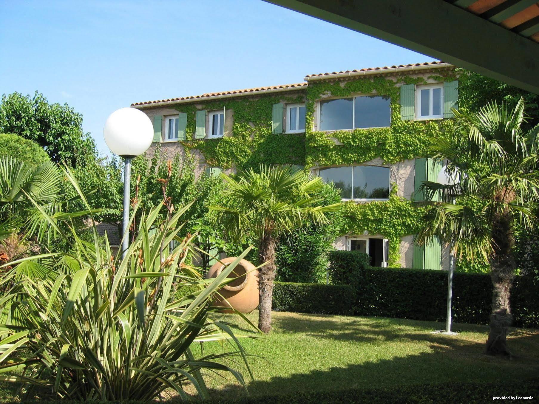 Logis Hotel Restaurant Uzes Pont Du Gard Exterior foto